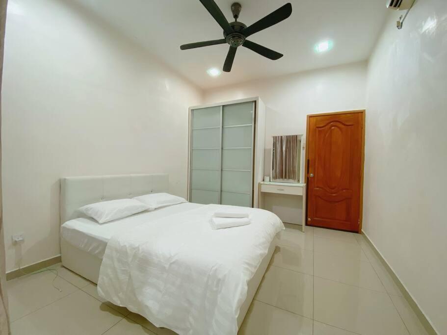 A05 Tebrau Austin In Desa Tebrau Holiday home *